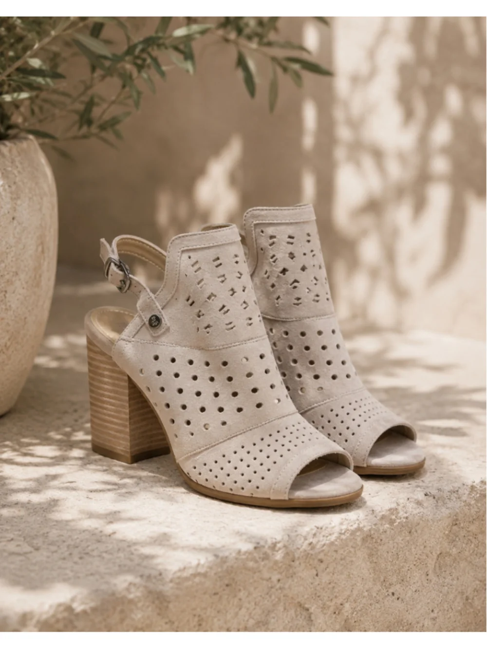 Women's Marc Fisher Beige Perforated Peep Toe Slingback Wedges Size 11 Summer
